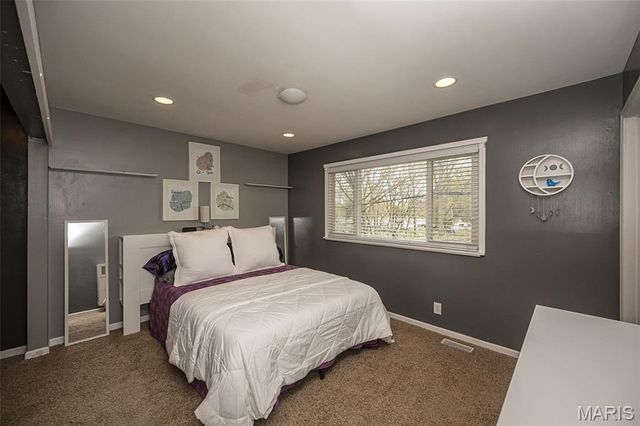 404 Elmwood Drive, St Charles, MO 63301