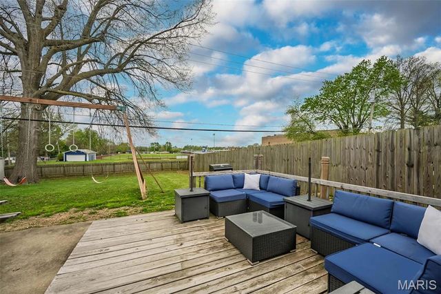 404 Elmwood Drive, St Charles, MO 63301