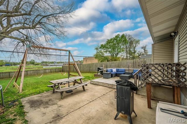 404 Elmwood Drive, St Charles, MO 63301