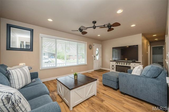 404 Elmwood Drive, St Charles, MO 63301