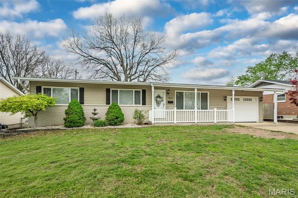 404 Elmwood Drive, St Charles, MO 63301