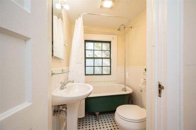 318 NW 24TH STREET A, Gainesville, FL 32607