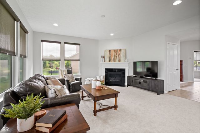 7727 Tanager Court, Zionsville, IN 46077