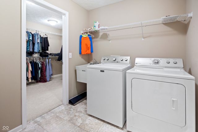 7727 Tanager Court, Zionsville, IN 46077