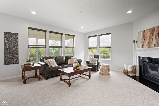 7727 Tanager Court, Zionsville, IN 46077