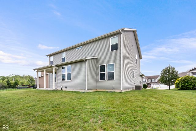 7727 Tanager Court, Zionsville, IN 46077