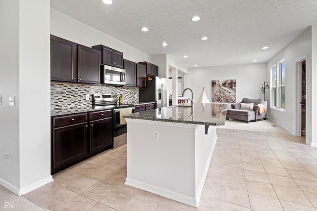 7727 Tanager Court, Zionsville, IN 46077