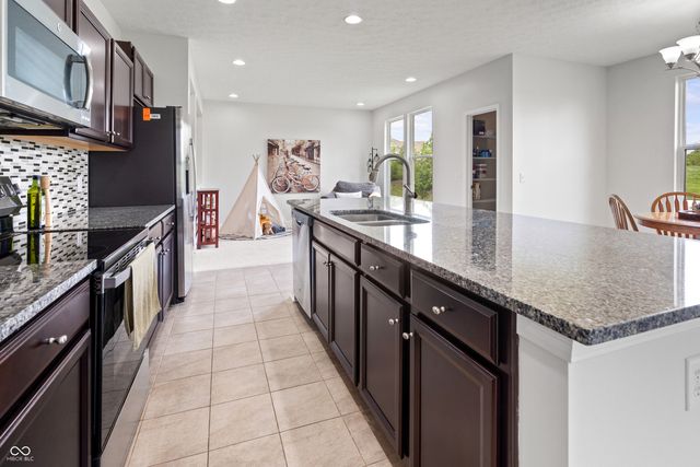 7727 Tanager Court, Zionsville, IN 46077