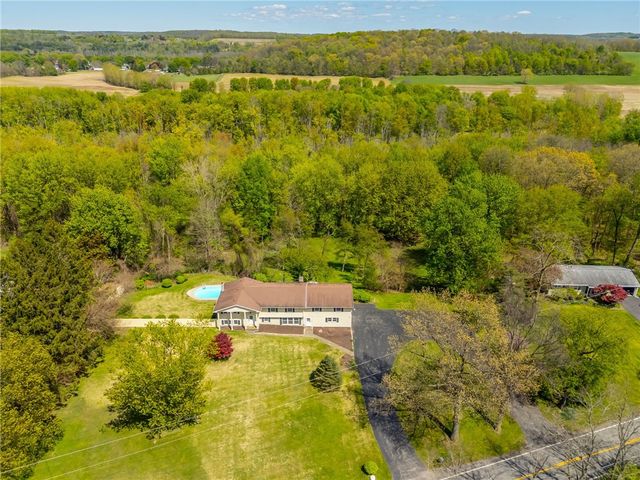 1862 Daansen Rd, Palmyra, NY 14522