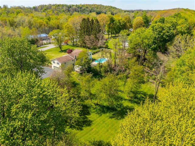 1862 Daansen Rd, Palmyra, NY 14522