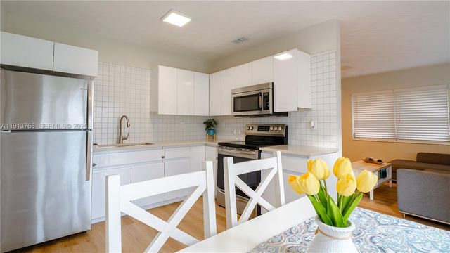 2634 Thomas St, Hollywood, FL 33020