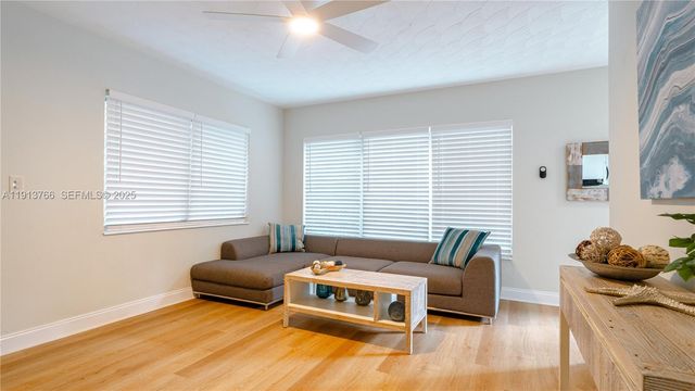 2634 Thomas St, Hollywood, FL 33020