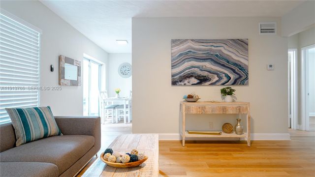 2634 Thomas St, Hollywood, FL 33020