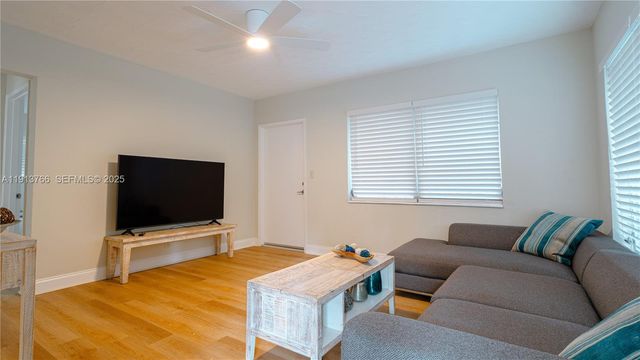 2634 Thomas St, Hollywood, FL 33020