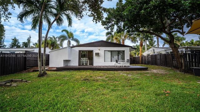 2634 Thomas St, Hollywood, FL 33020