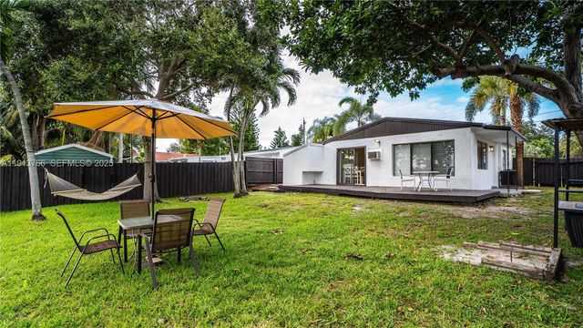 2634 Thomas St, Hollywood, FL 33020