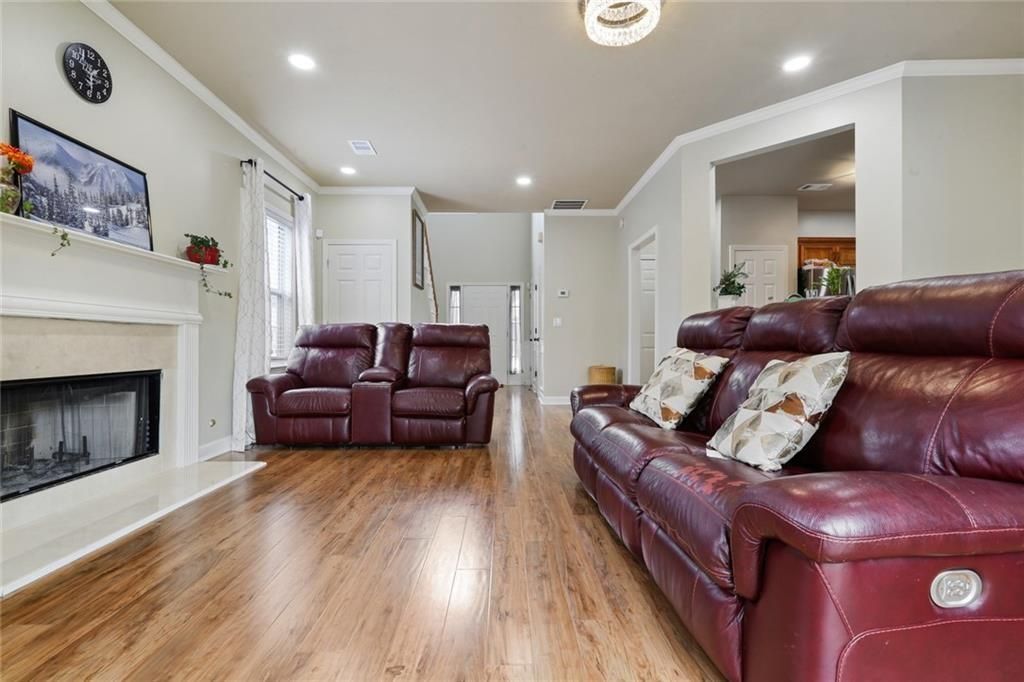 Image 10 of property listing at 4905 Weathervane Drive, Alpharetta, GA 30022