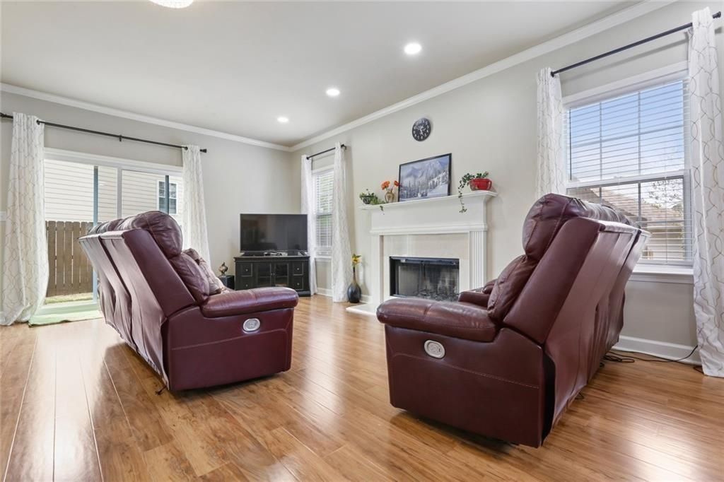 Image 11 of property listing at 4905 Weathervane Drive, Alpharetta, GA 30022