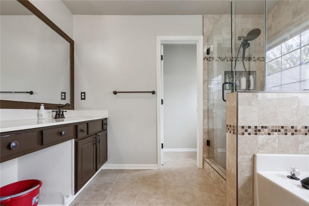 Image 15 of property listing at 4905 Weathervane Drive, Alpharetta, GA 30022