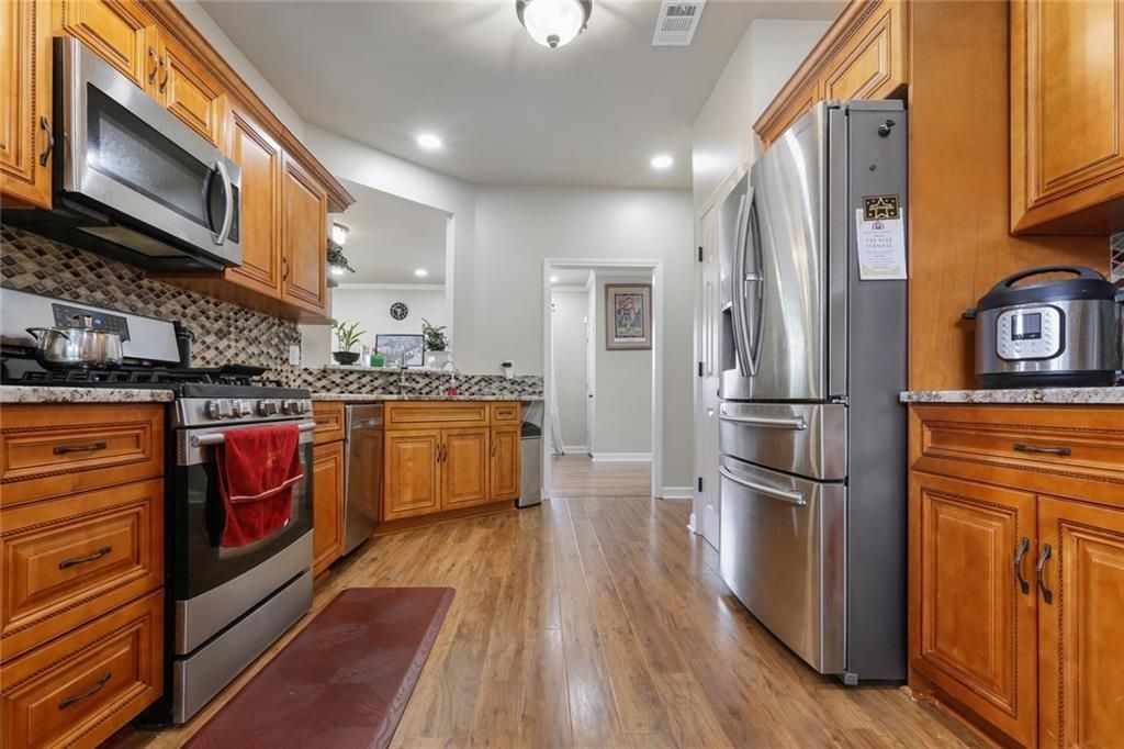 Image 7 of property listing at 4905 Weathervane Drive, Alpharetta, GA 30022