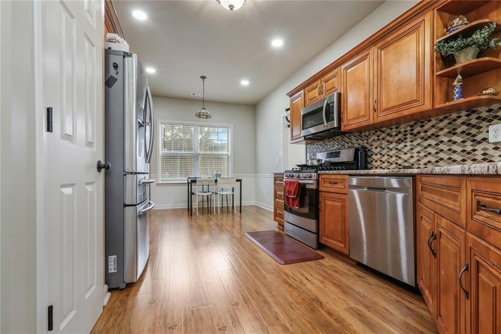 Image 8 of property listing at 4905 Weathervane Drive, Alpharetta, GA 30022