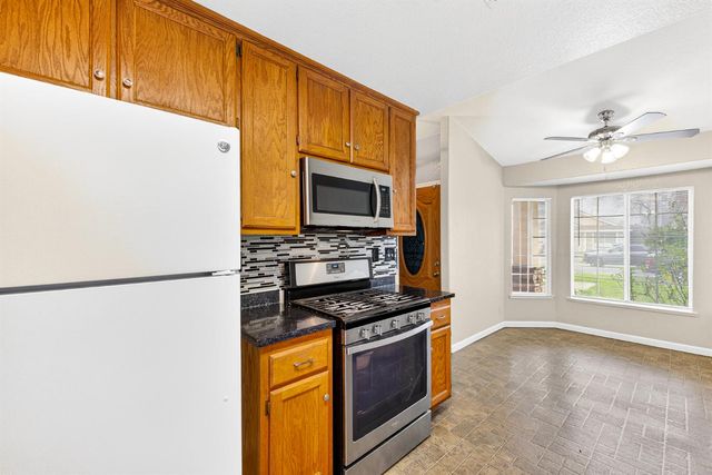 208 Shady Valley Ct, Rio Linda, CA 95673