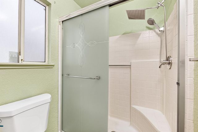 208 Shady Valley Ct, Rio Linda, CA 95673