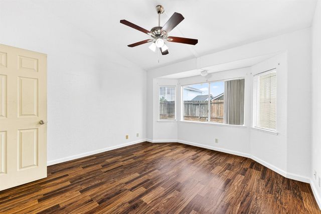 208 Shady Valley Ct, Rio Linda, CA 95673