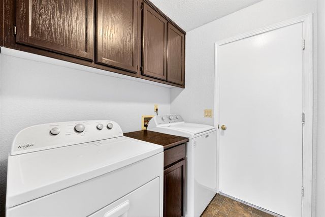 208 Shady Valley Ct, Rio Linda, CA 95673