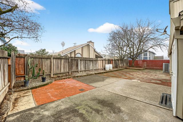 208 Shady Valley Ct, Rio Linda, CA 95673