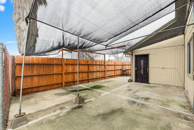 208 Shady Valley Ct, Rio Linda, CA 95673