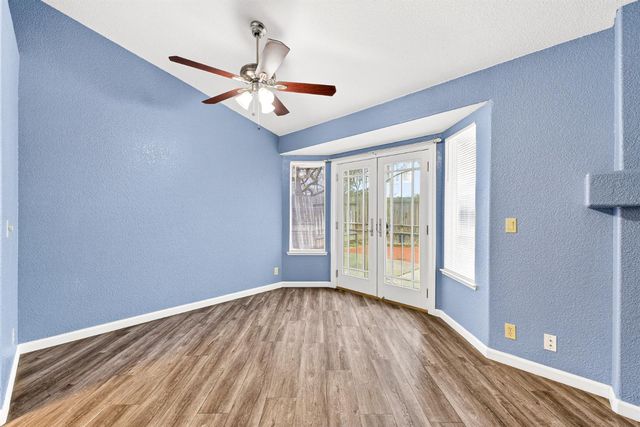 208 Shady Valley Ct, Rio Linda, CA 95673