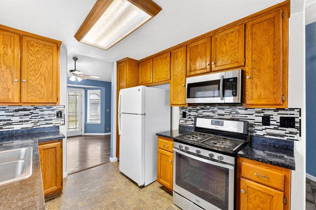 208 Shady Valley Ct, Rio Linda, CA 95673