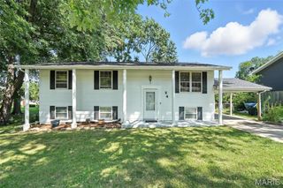 24 Laura Drive, St Peters, MO 63376