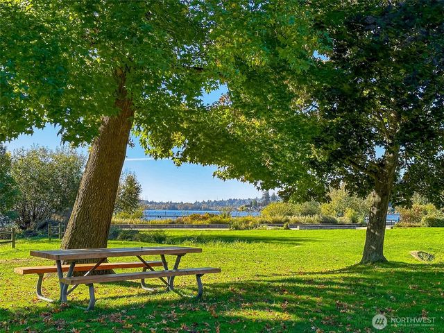 8329 NE Juanita Drive, Kirkland, WA 98034