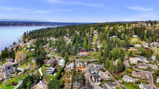 8329 NE Juanita Drive, Kirkland, WA 98034