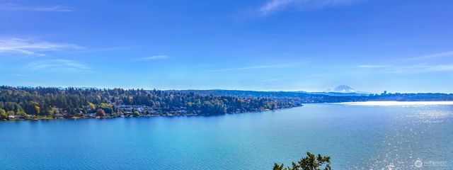 8329 NE Juanita Drive, Kirkland, WA 98034