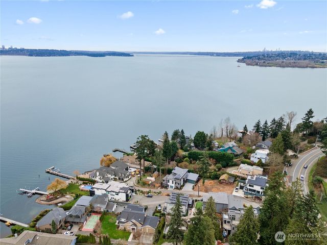 8329 NE Juanita Drive, Kirkland, WA 98034