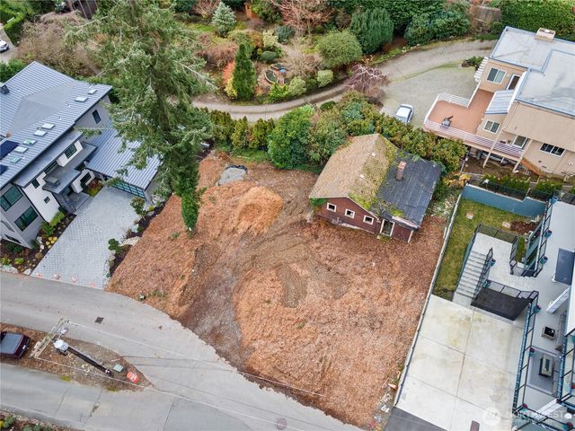 8329 NE Juanita Drive, Kirkland, WA 98034