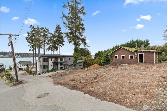 8329 NE Juanita Drive, Kirkland, WA 98034