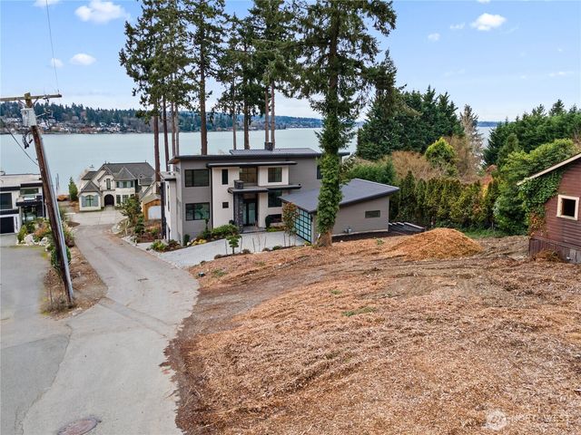 8329 NE Juanita Drive, Kirkland, WA 98034