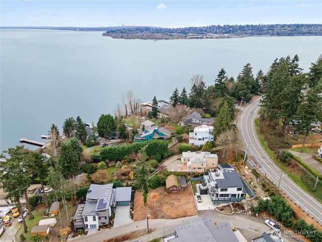 8329 NE Juanita Drive, Kirkland, WA 98034