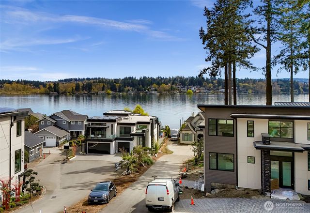 8329 NE Juanita Drive, Kirkland, WA 98034