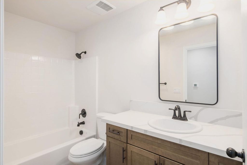 Image 19 of property listing at Address unavailable.