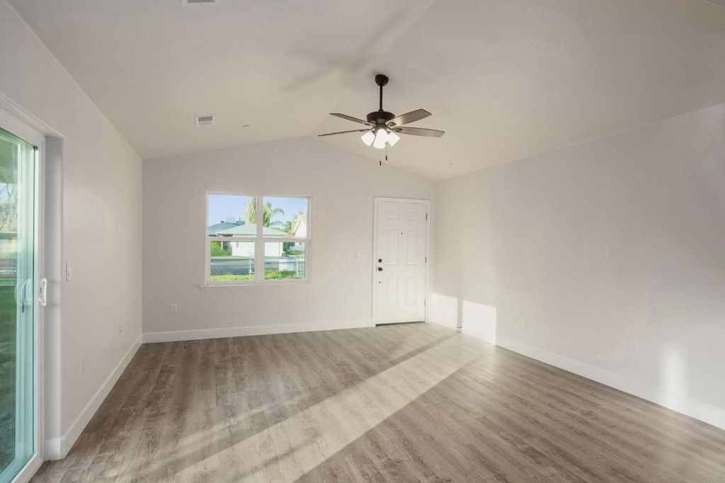 Image 7 of property listing at Address unavailable.