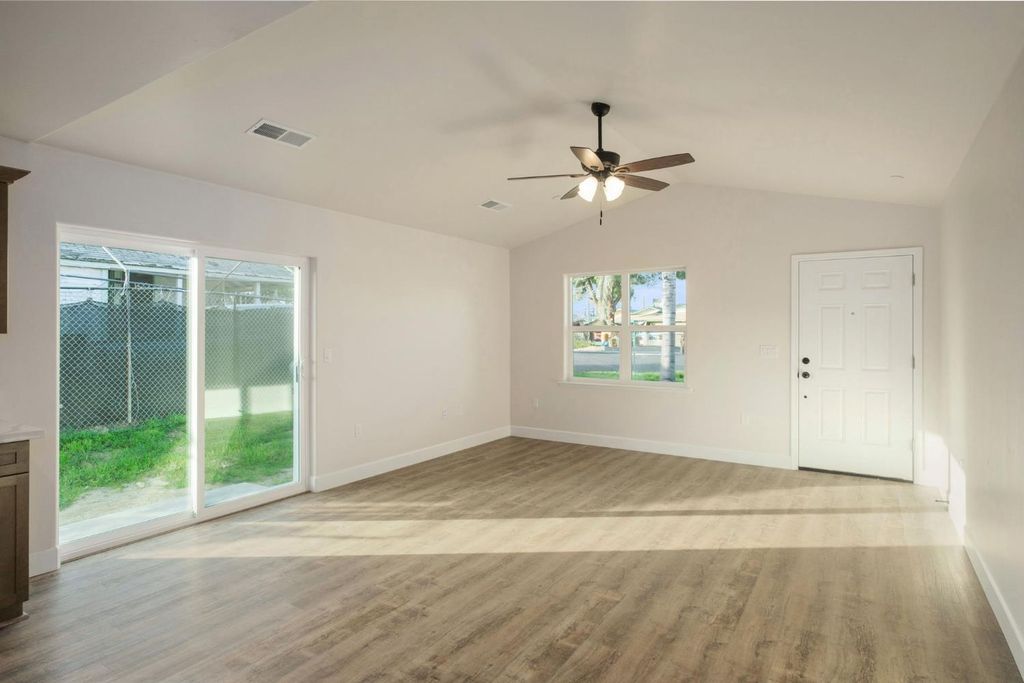 Image 9 of property listing at Address unavailable.