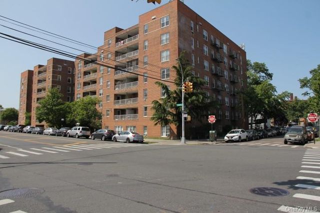 60-11 Broadway 6A, Woodside, NY 11377