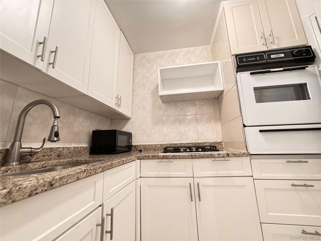 60-11 Broadway 6A, Woodside, NY 11377