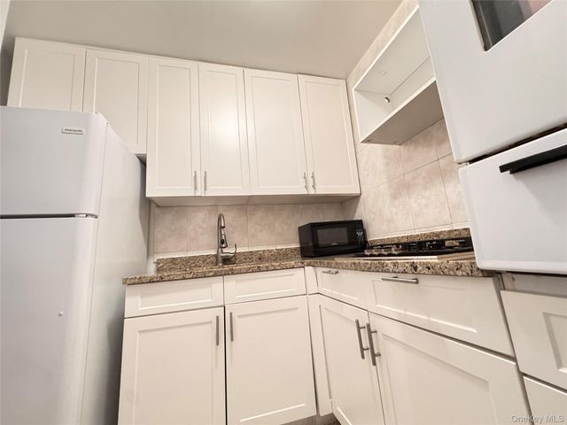 60-11 Broadway 6A, Woodside, NY 11377