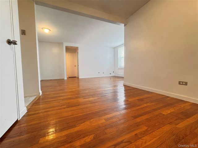 60-11 Broadway 6A, Woodside, NY 11377